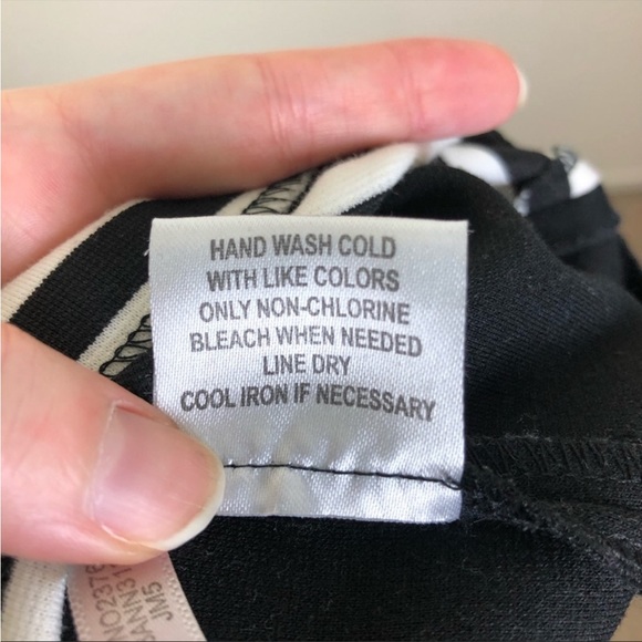 Calvin Klein Black and White Striped Pencil Skirt w/Black Side Panels - Size 4 - Picture 11 of 11